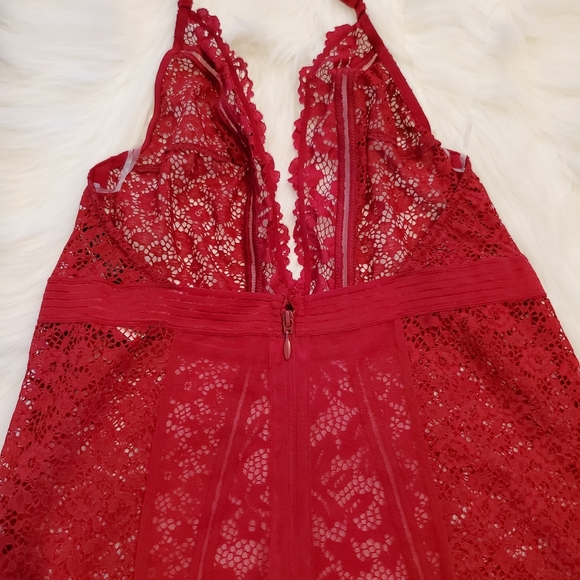 One Day Only Sale! NWT VS red lace garter slip lingerie - Picture 4 of 16